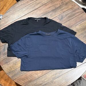 Robert Barakett Men’s T-Shirt Bundle (2 Pack) – Size M – Black & Blue – EUC